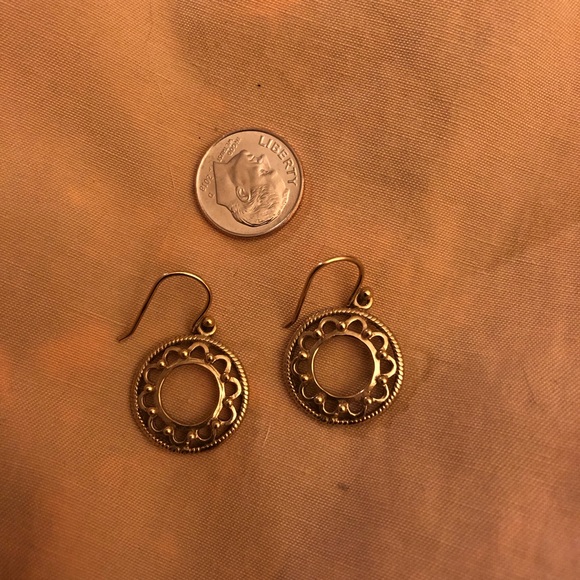 Vintage Gold Circle Small Hoop Design Earrings - Picture 2 of 2